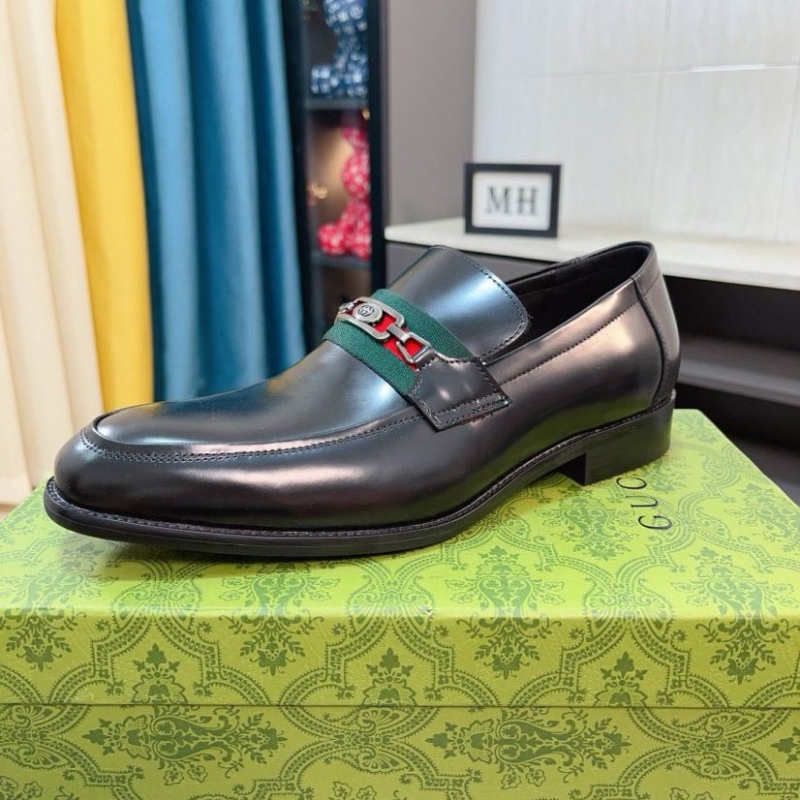 G*u*i leather shoes
